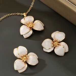 Elegant Gold and White Floral Jewelry Set